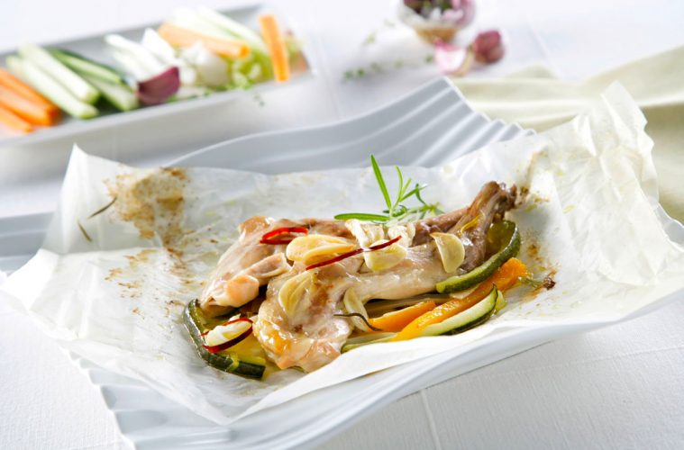 Paletillas de conejo en papillote con verduritas