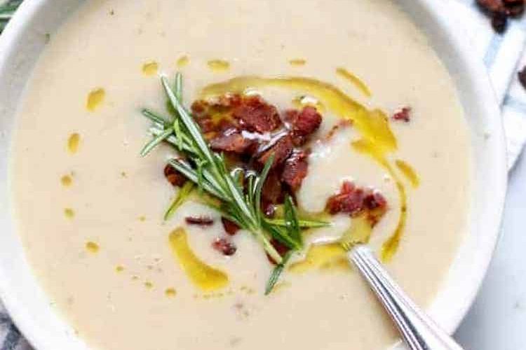 Crema de fabes con crujiente de verdura