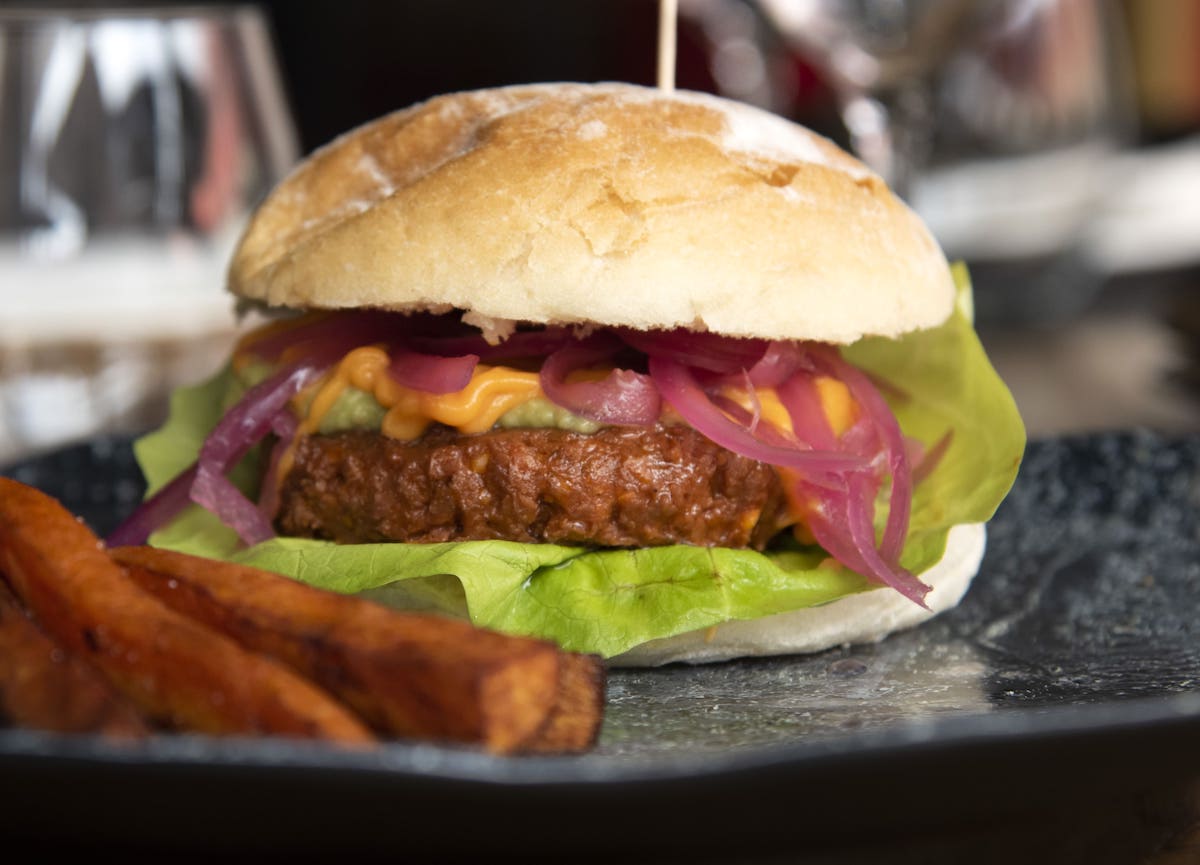 Ya en el mercado la primera hamburguesa de chorizo: 100 % vegetal y española