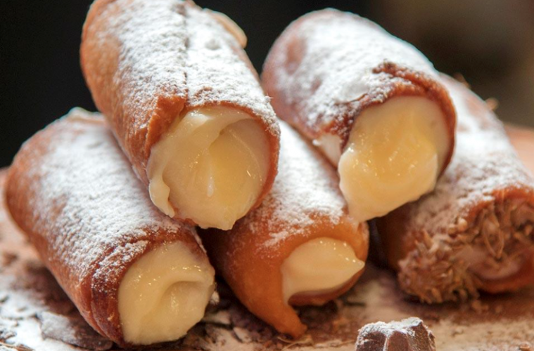 Cañas rellenas con crema anisada