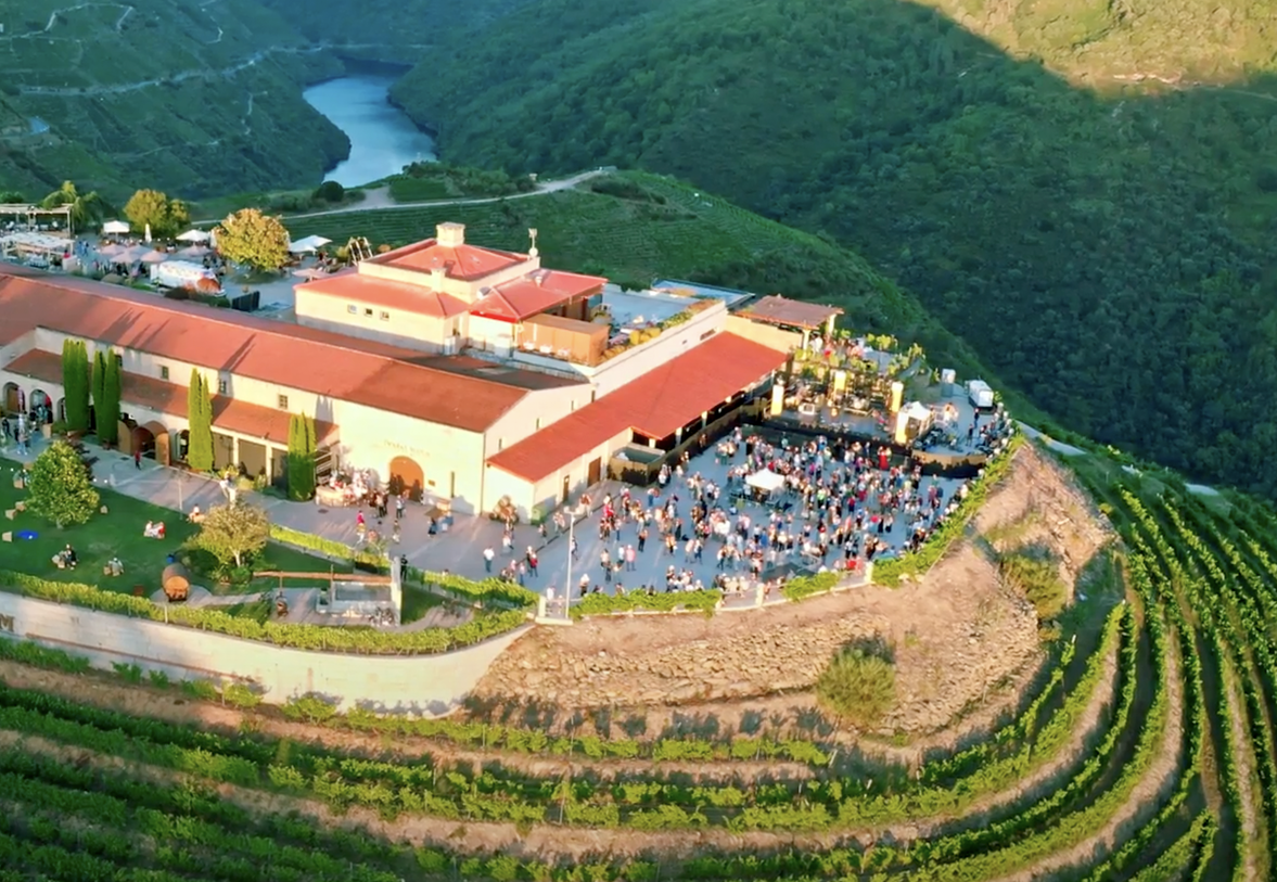 Vino y música este verano en los festivales 17º Ribeira Sacra, Esférica Rioja Alavesa y Nómade Alcusses-Alforins