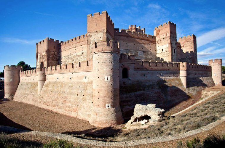 Nuevo ciclo de catas singulares en lugares únicos de la Ruta del Vino de Rueda Foto Castillo de la Mota