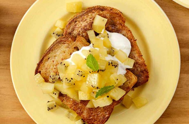 Tostada francesa con kiwi y yogur griego