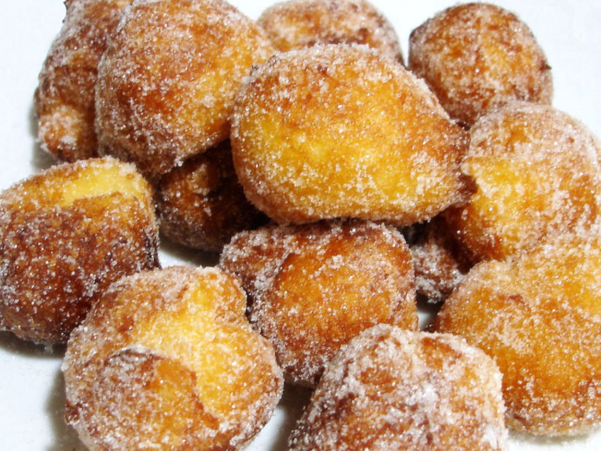 Buñuelos y huesos de santo, los dulces preferidos por los madrileños en estas fechas