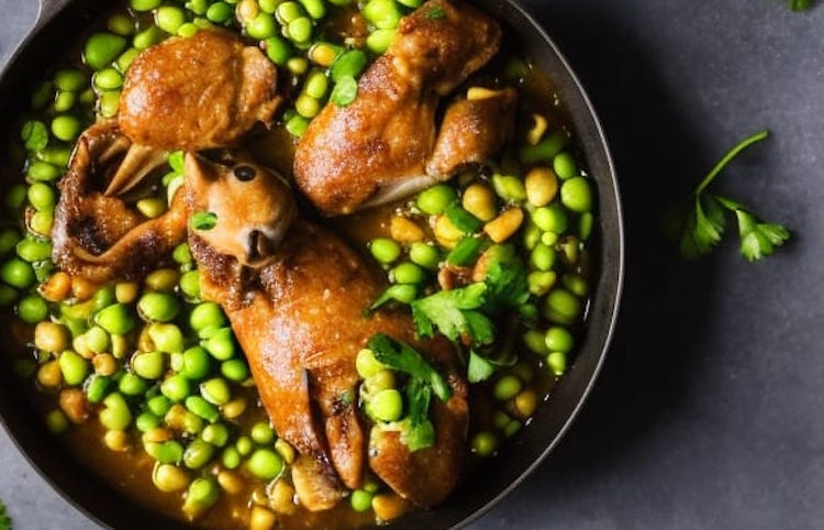 Habas y guisantes con conejo