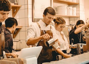 Los empleos vinculados a actividades de hostelería y turismo superan ya los 2,8 millones