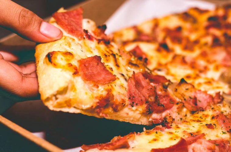 ¿Cómo pronunciamos los españoles la palabra pizza?