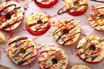 Donuts de manzana madura con chocolate y caramelo