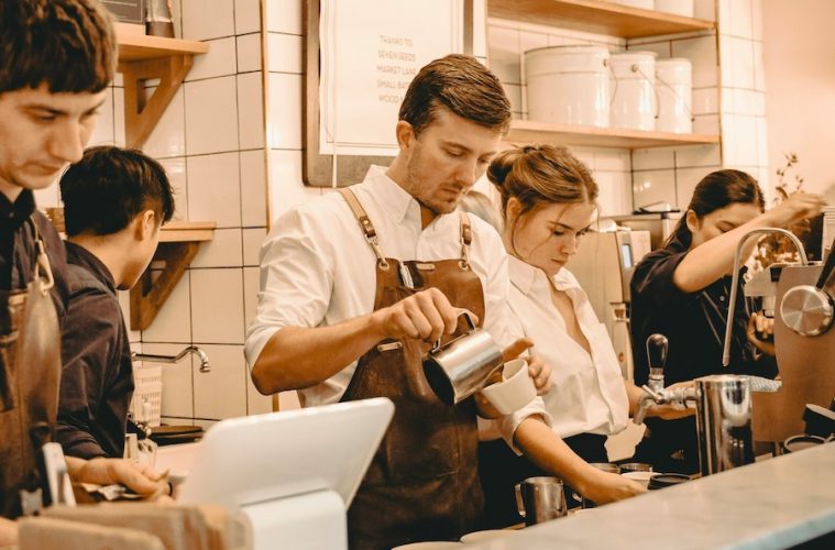 Los empleos vinculados a actividades de hostelería y turismo superan los 2,8 millones