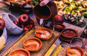 Experiential Dinner, un viaje sensorial por 22 pases a través de la historia de los alimentos