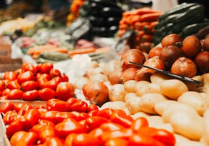 Los alimentos básicos, incluido el aceite de oliva, se mantendrán al 0 % de IVA
