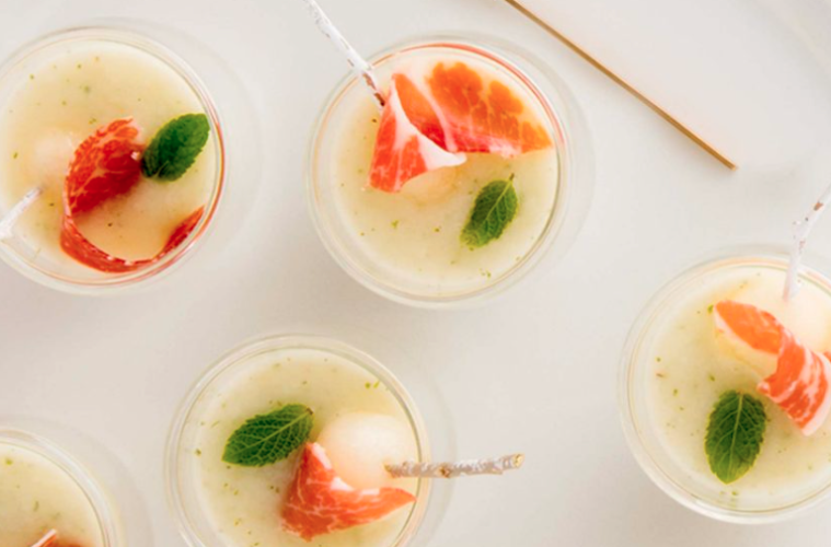 Chupitos de melón con jamón