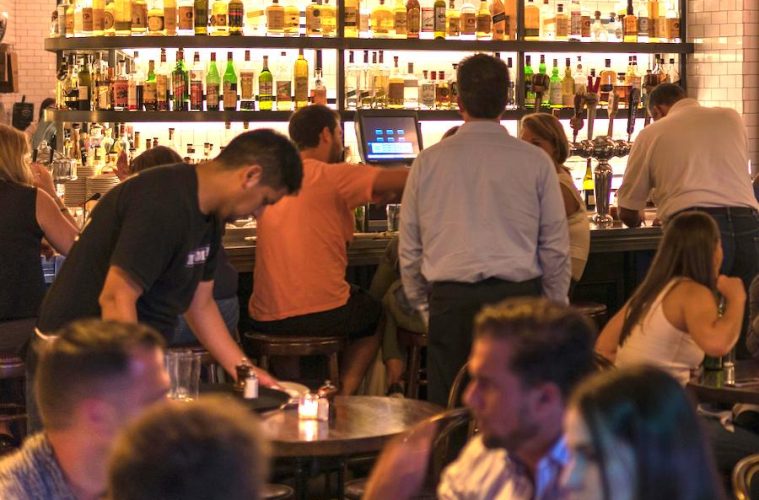 Salir de bares, la opción de ocio preferida por los madrileños