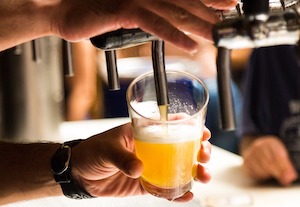 Los cambios en las tendencias hacen que baje el consumo de alcohol en bares y restaurantes
