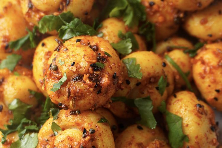 Albóndigas de patata y restos de verduras