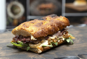 El bocadillo de queso perfecto para los españoles, según Diego Guerrero