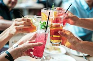 Un consumo moderado, alternando bebidas con y sin alcohol, entre las tendencias para 2025