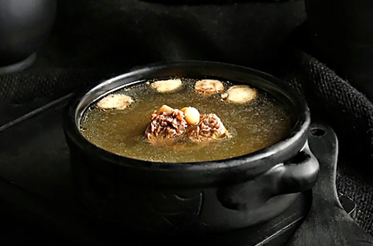 Caldo casero de ternera, pollo y verduras