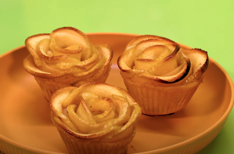 Hojaldres de manzana y mermelada de albaricoque