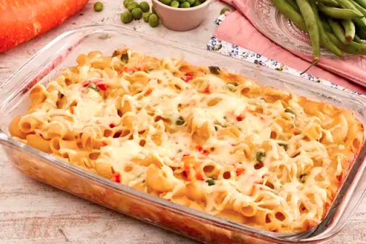 Pastel de pasta sobrante con verduras