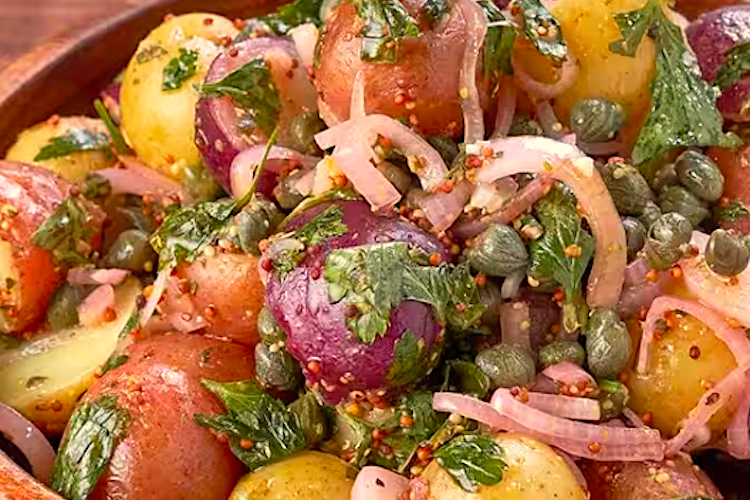 Ensalada de patatas sobrantes con aliño de mantequilla y limón