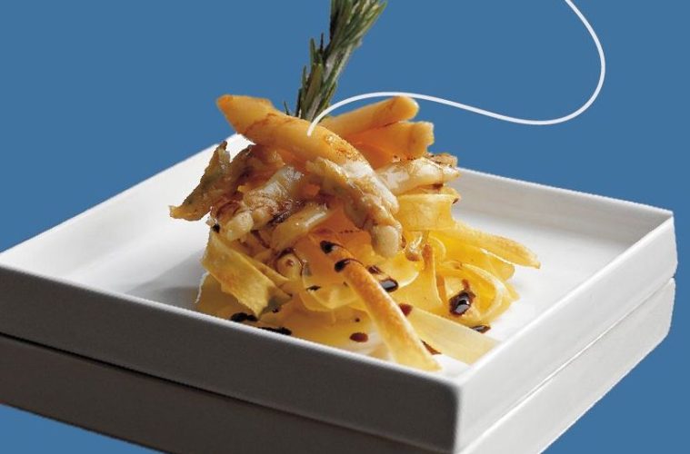 Navajas en nidos de pasta crujiente