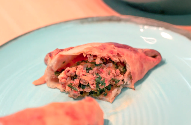 Empanadillas de carne con pak choi