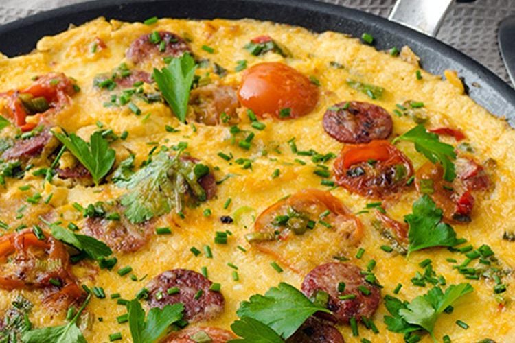 Frittata de chorizo sobrante y piñones