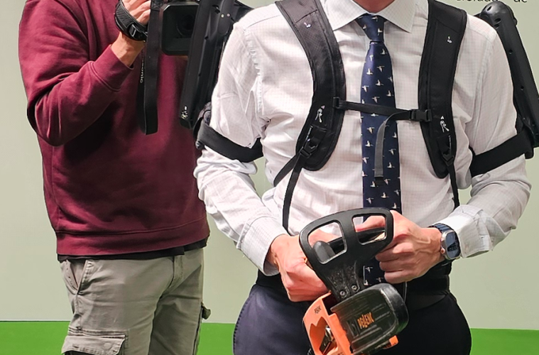 Gafas de realidad virtual y exoesqueletos para ayudar en la poda del olivar (Foto: UPA)