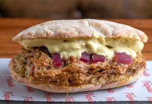 Comienza la Ruta del Paquito, bocadillo de carne de cordero