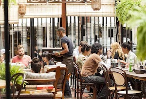 La subida de precios en restauración se mantiene, por cuarto mes, en el 4%