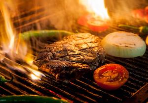 Errores que todos los años hacen que estropeemos una buena barbacoa