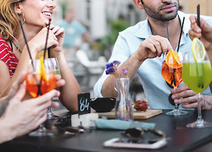Tres tendencias clave para las bebidas en hostelería, según NielsenIQ