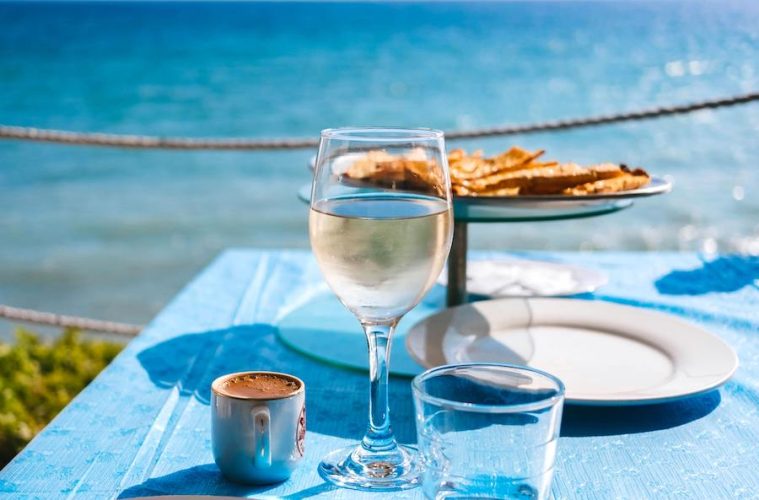 Los turistas internacionales nos dejarán casi 58 000 millones de euros este verano