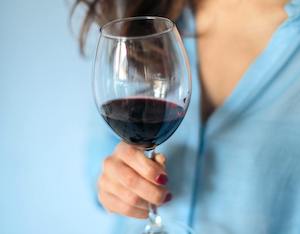 En verano, el vino tinto a buena temperatura
