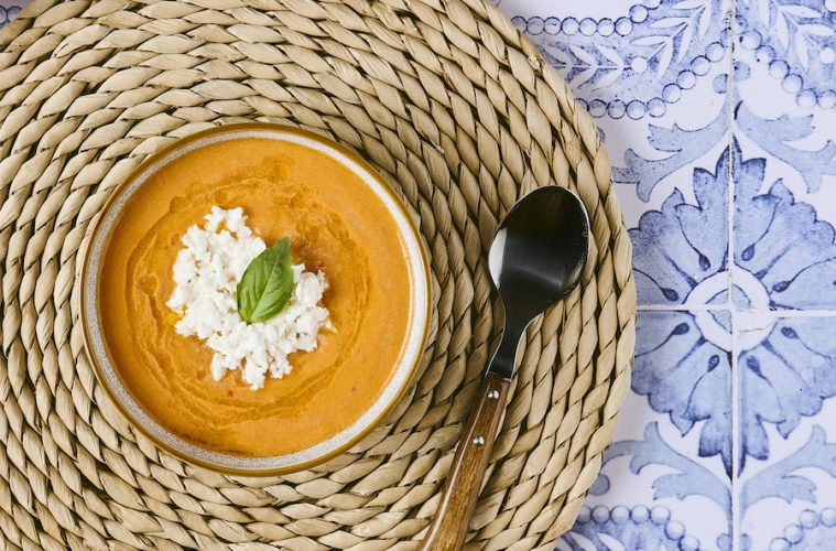 Salmorejo con queso fresco