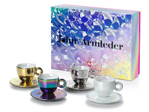 Colección de tazas de café firmadas por el artista suizo John Armleder
