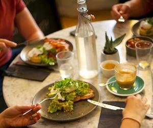 Comer con tiempo y sin prisas, una de las claves del bienestar