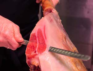 Claves para comprar y mantener un jamón en casa estas navidades