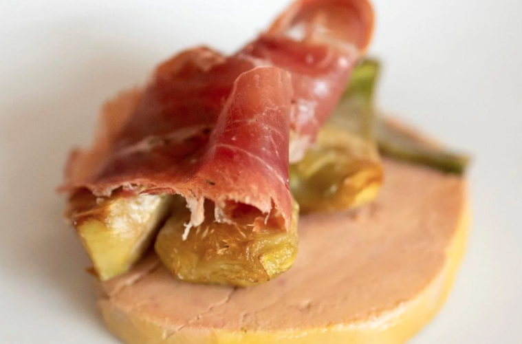 Alcachofas crujientes con jamón ibérico y foie