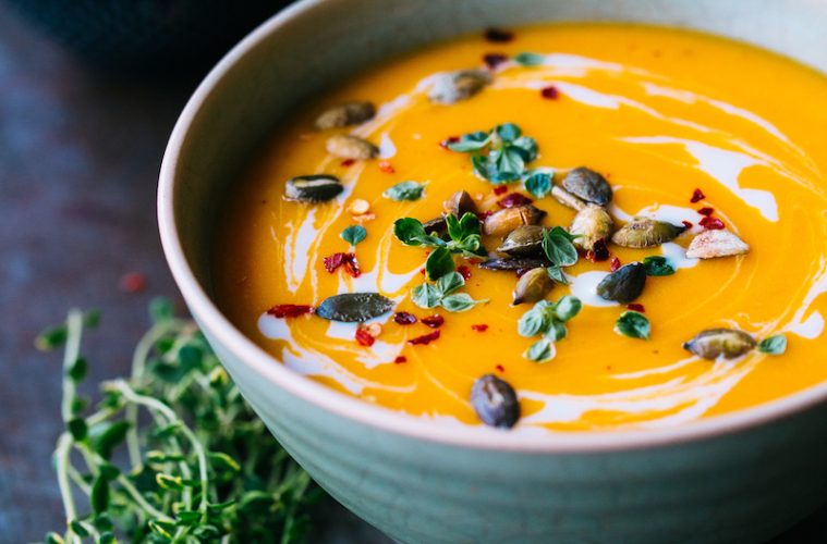 Sopa cremosa de zanahoria y tahini