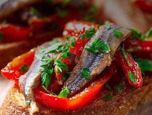 La anchoa, cada vez más integrada en el consumo habitual de los hogares (Foto Consorcio)