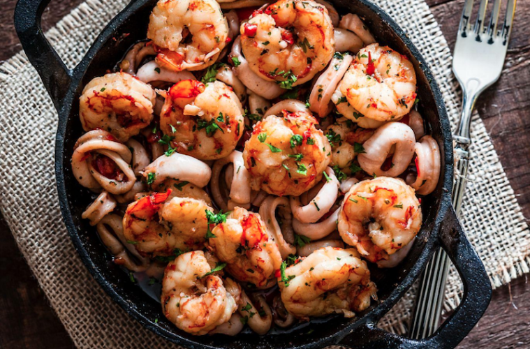 Calamares y gambas al ajilimón