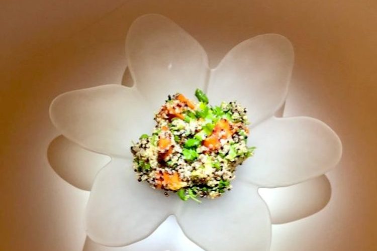 Ensaladilla de quinoa, mango y aguacate