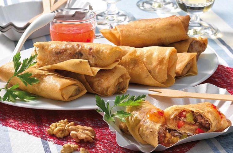Rollitos de primavera con relleno de fideos chinos y nueces