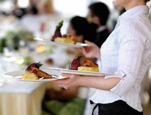 Hostelería, el único gran sector en España con más mujeres que hombres