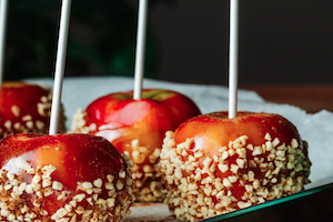 2Manzanas caramelizadas con restos de almendras olvidadas 2