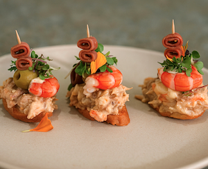 2Montaditos de ensaladilla de conejo en escabeche y langostino 2