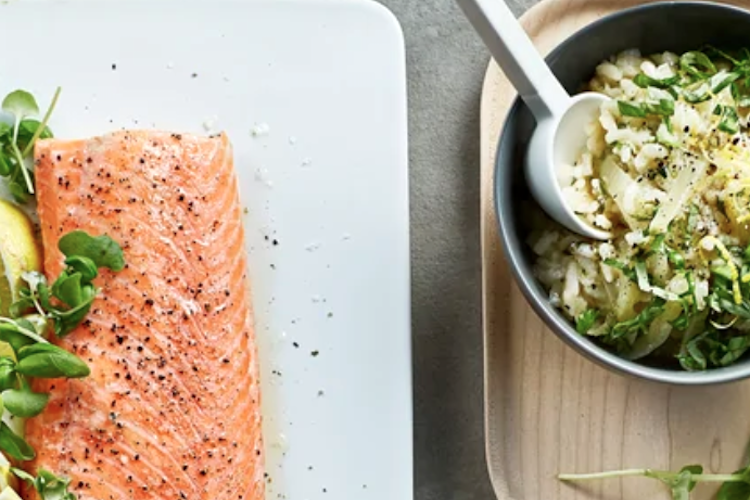 Salmón al horno con risotto al limón