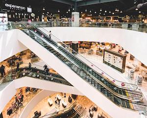 Los centros comerciales siguen aumentando ventas y visitas